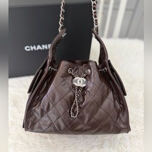 CHANEL 25 Hobo Bag in Small Chocolate Shiny Calfskin